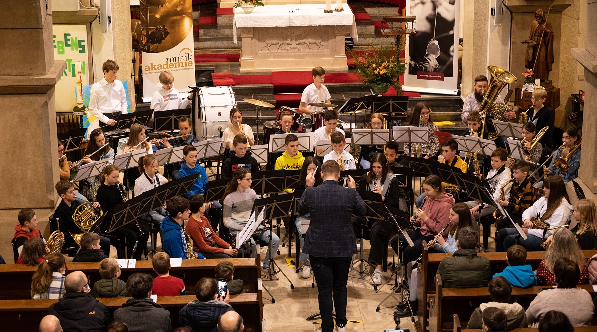 Band Factory - Begeisterndes Abschlusskonzert in der Kirche von Heppenbach